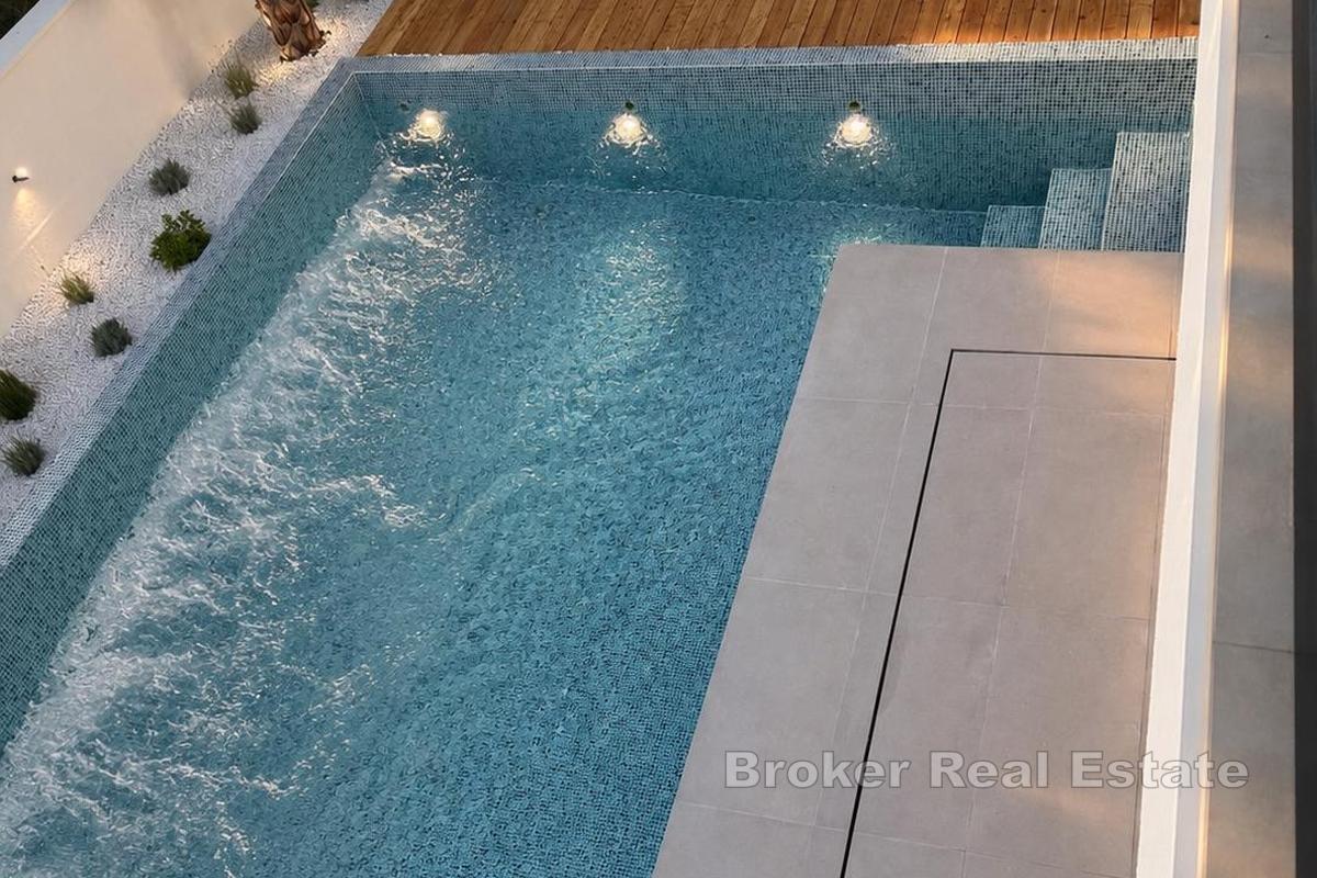 Villa di lusso con piscina e vista mare