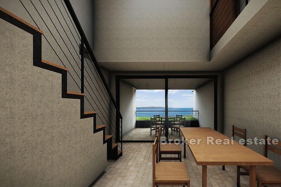 Byggetomt med prosjekt og utsikt over havet