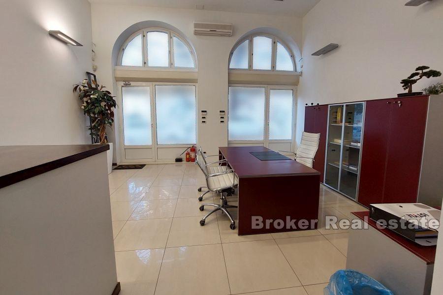 Manuš - Espace de bureau dans un excellent emplacement