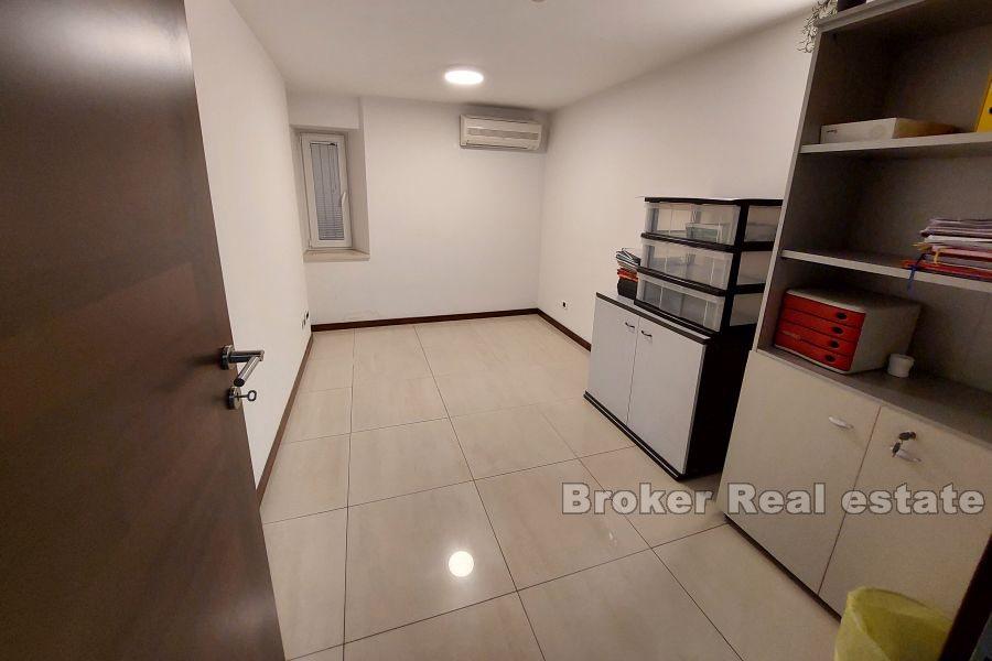 Manuš - Espace de bureau dans un excellent emplacement