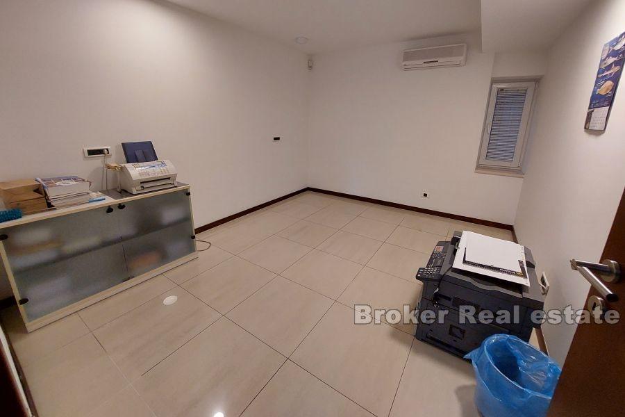 Manuš - Espace de bureau dans un excellent emplacement