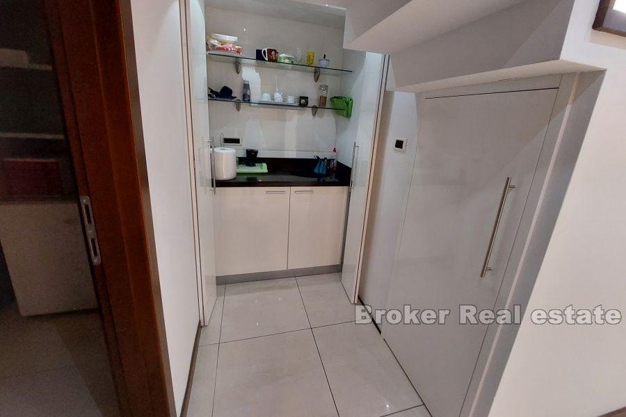 Manuš - Espace de bureau dans un excellent emplacement