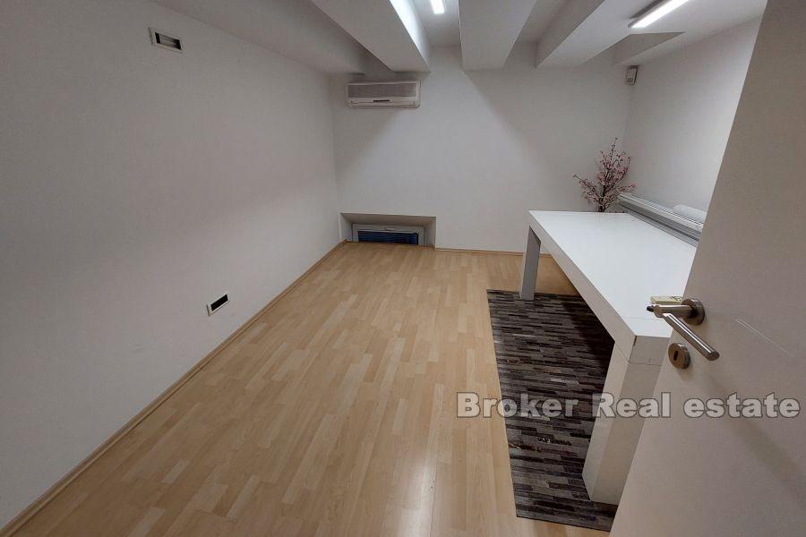 Manuš - Espace de bureau dans un excellent emplacement