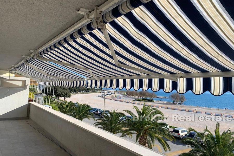 Žnjan, appartement de deux chambres, première rangée de la mer