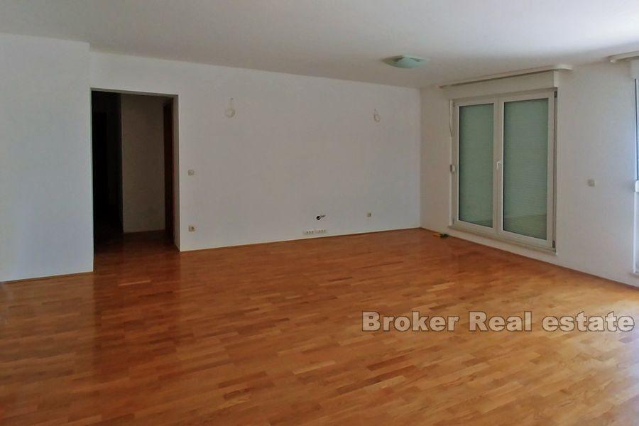 Žnjan, appartement de deux chambres, première rangée de la mer