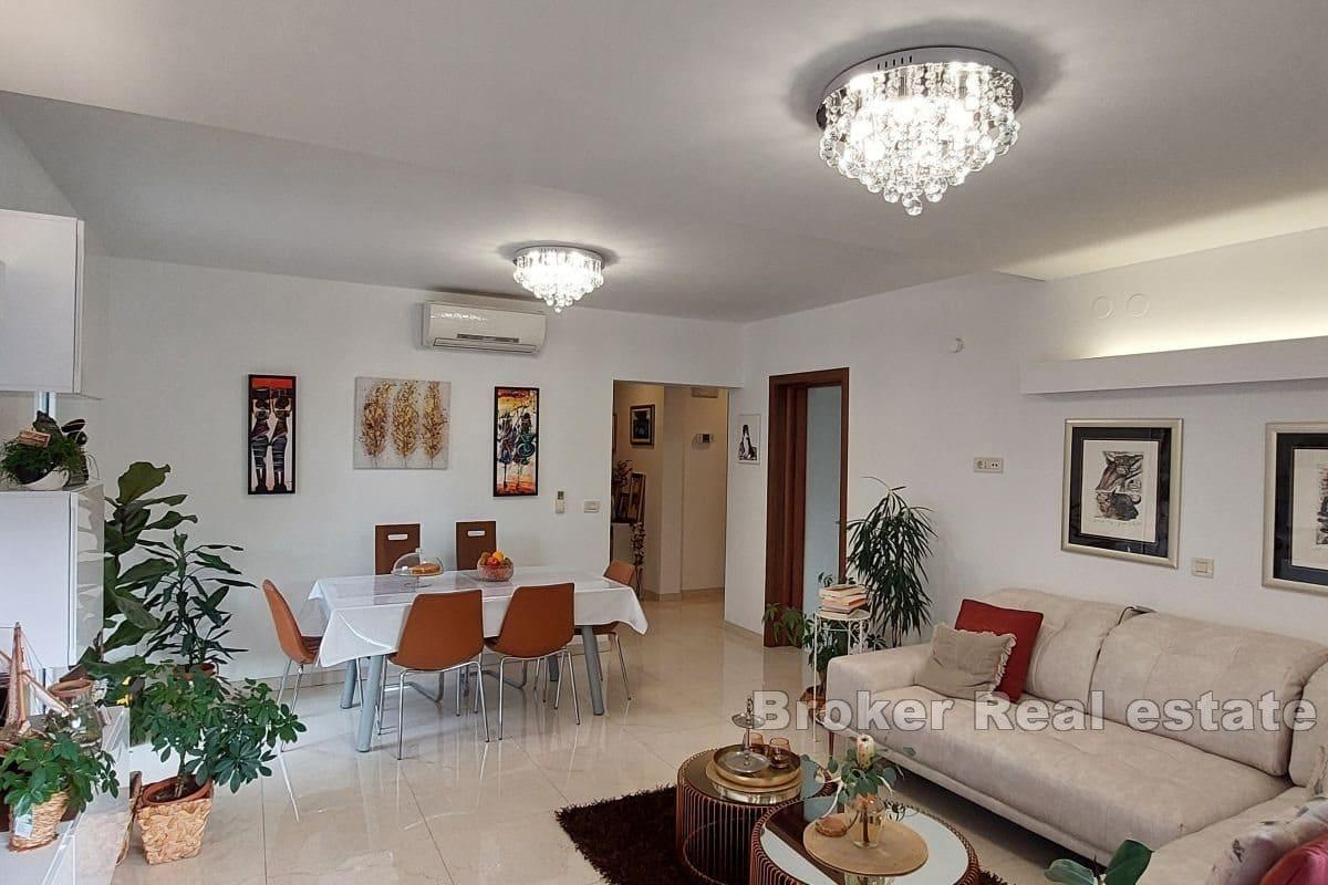 Attraktive Wohnung, erste Reihe zum Meer