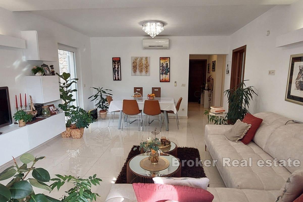 Attractive apartment, first row to the sea