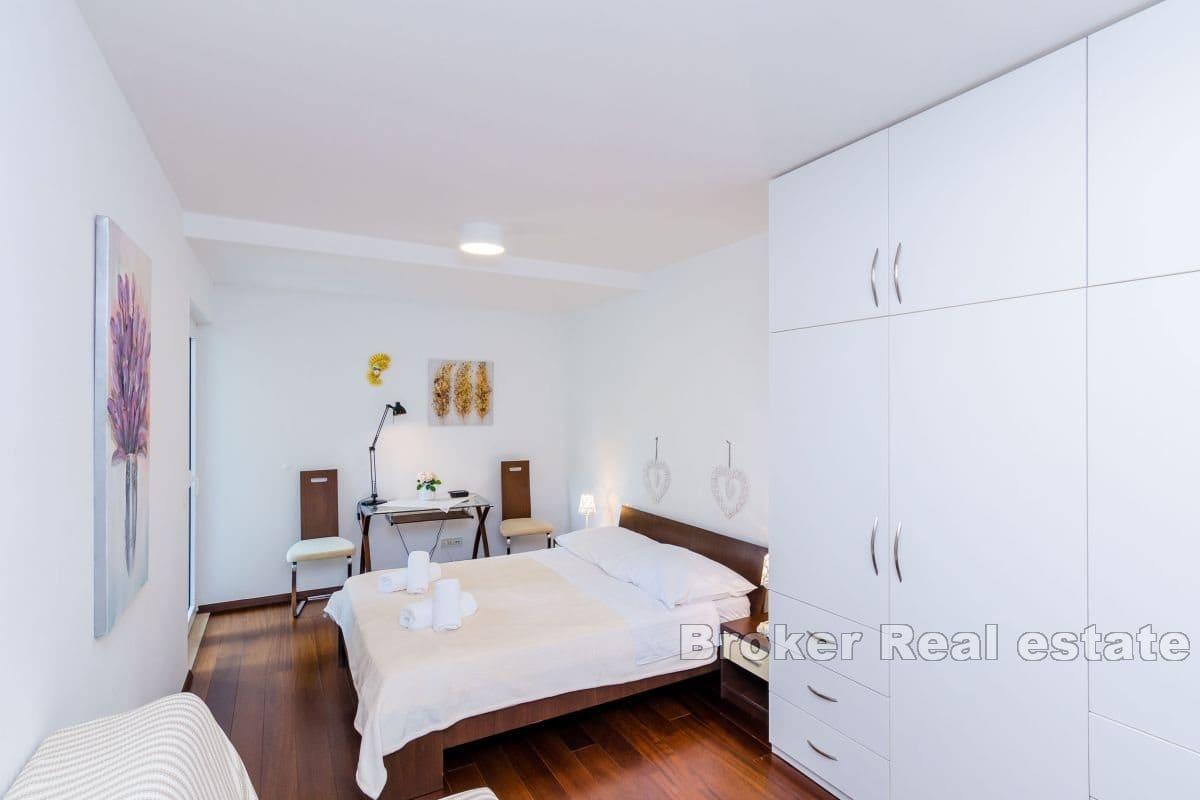 Attractive apartment, first row to the sea