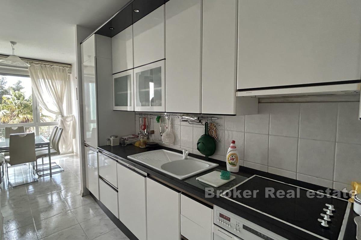 Komplett möbliertes Apartment mit einem Schlafzimmer