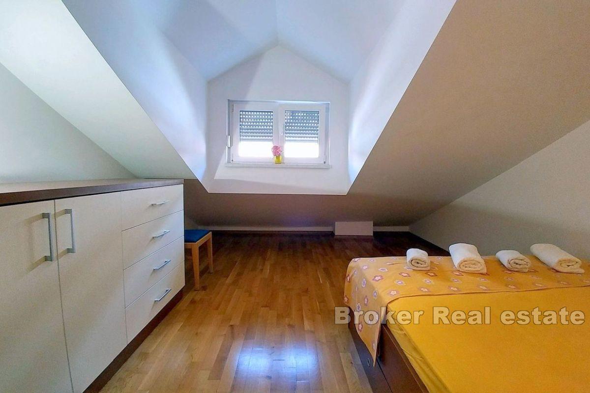 Un bellissimo appartamento con tre camere da letto in un'ottima posizione