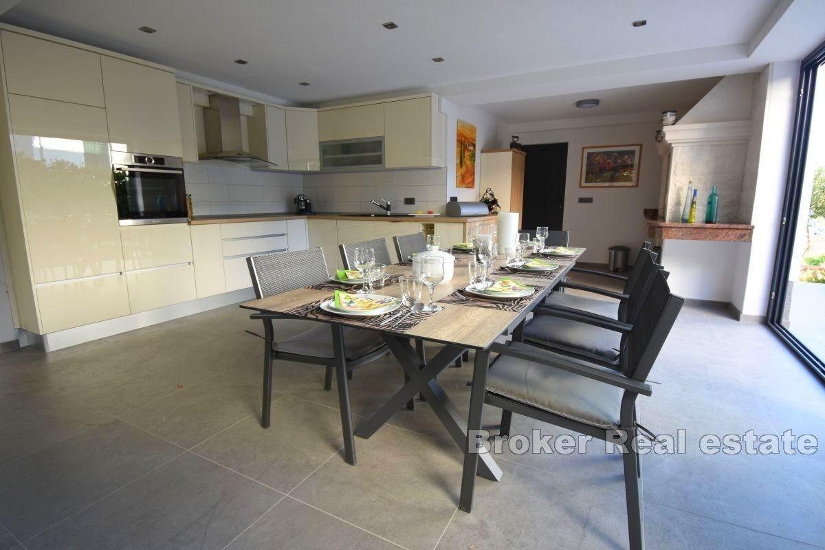 Une belle maison avec vue mer