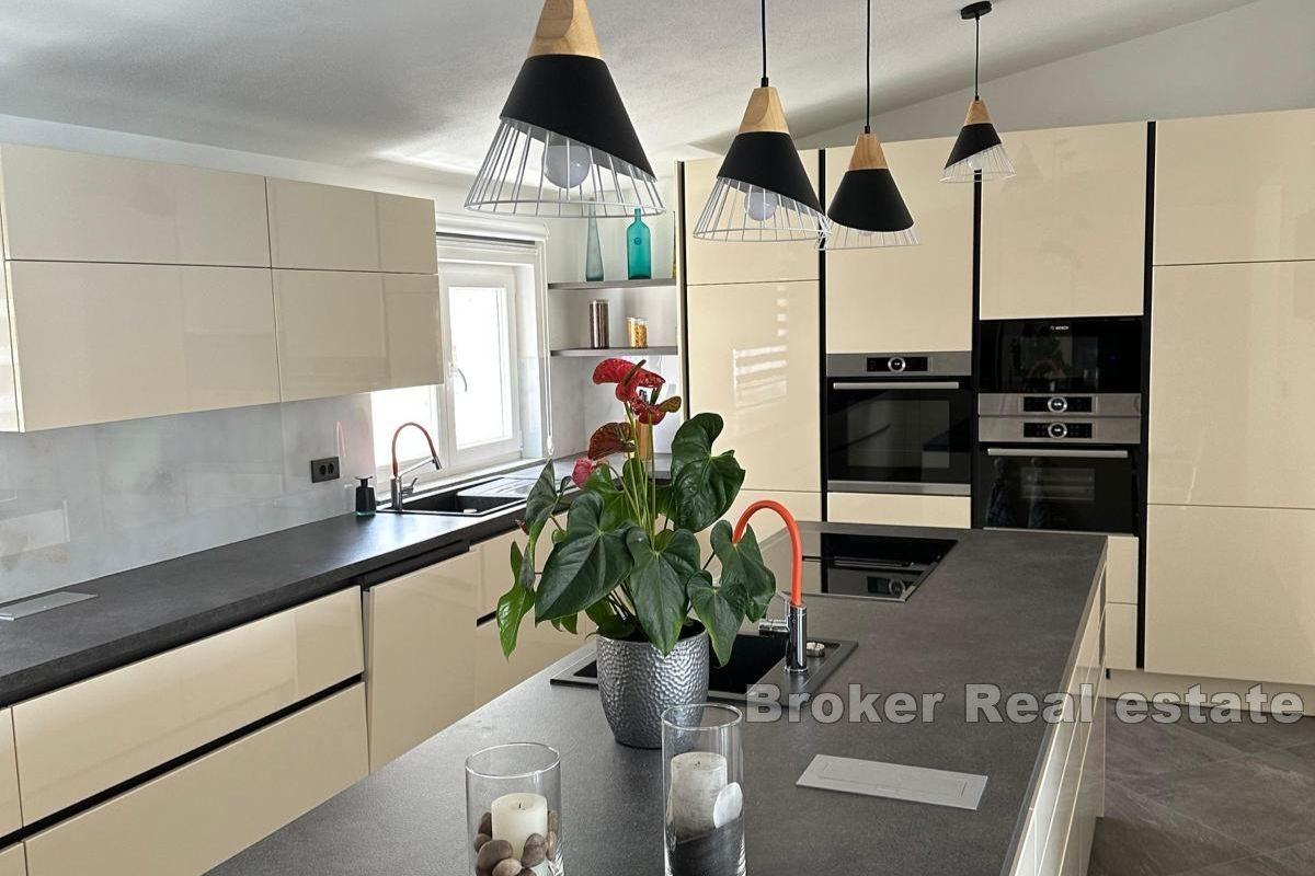 Piękny dom z widokiem na morze