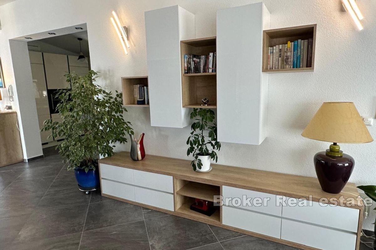 Piękny dom z widokiem na morze