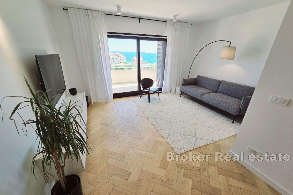 Modern three-bedroom apartment with a sea view