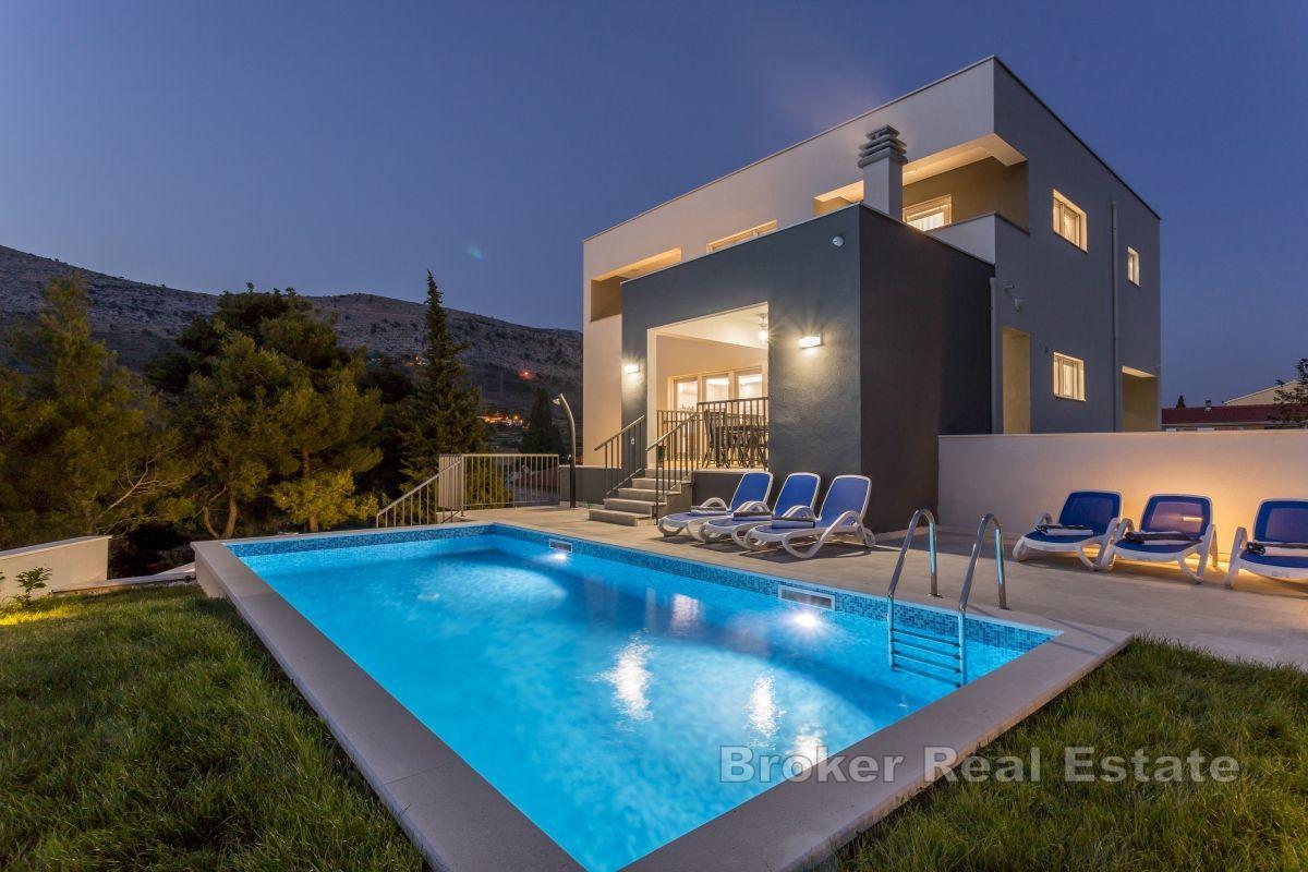 Luxusní vila s bazénem