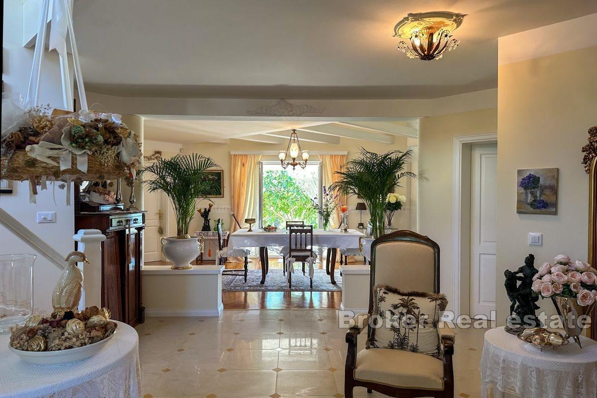 Maison en pierre avec vue panoramique sur le paysage
