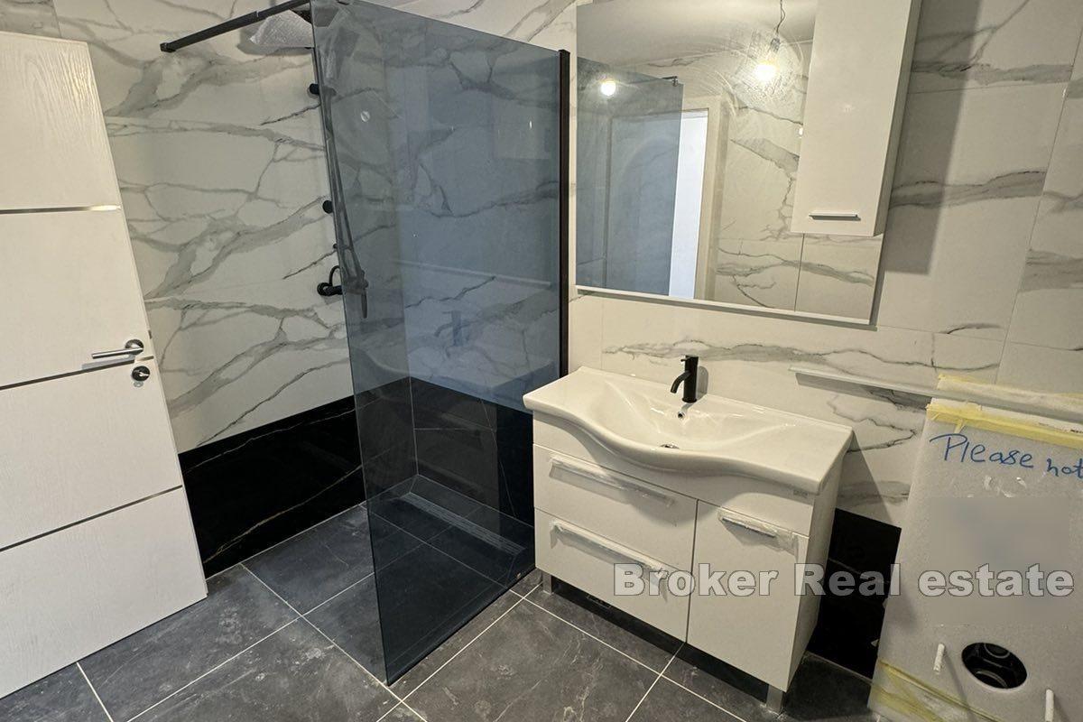 Moderne Wohnung in einem neu gebauten Gebäude