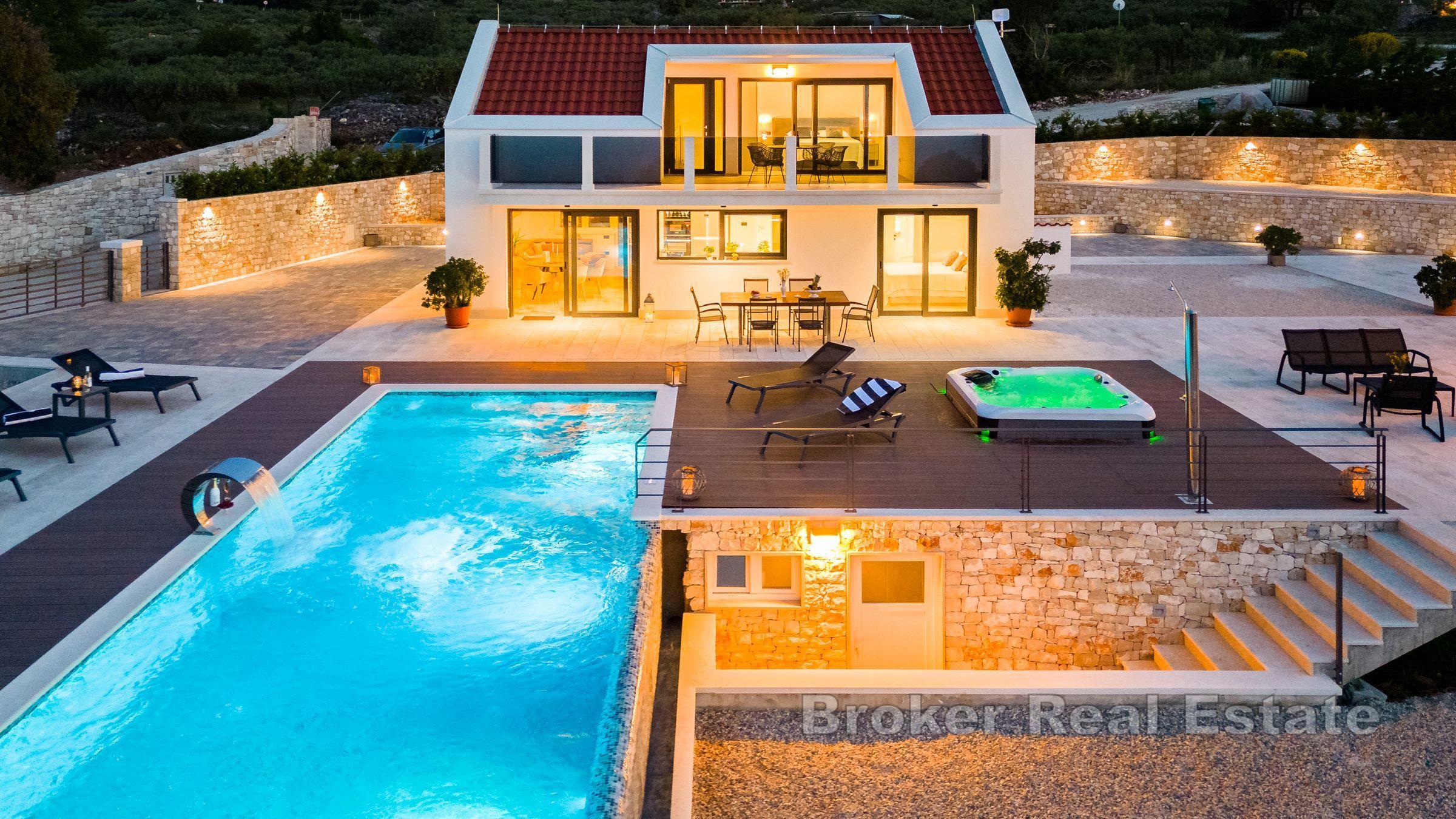 Jedinstvena vila s bazenom