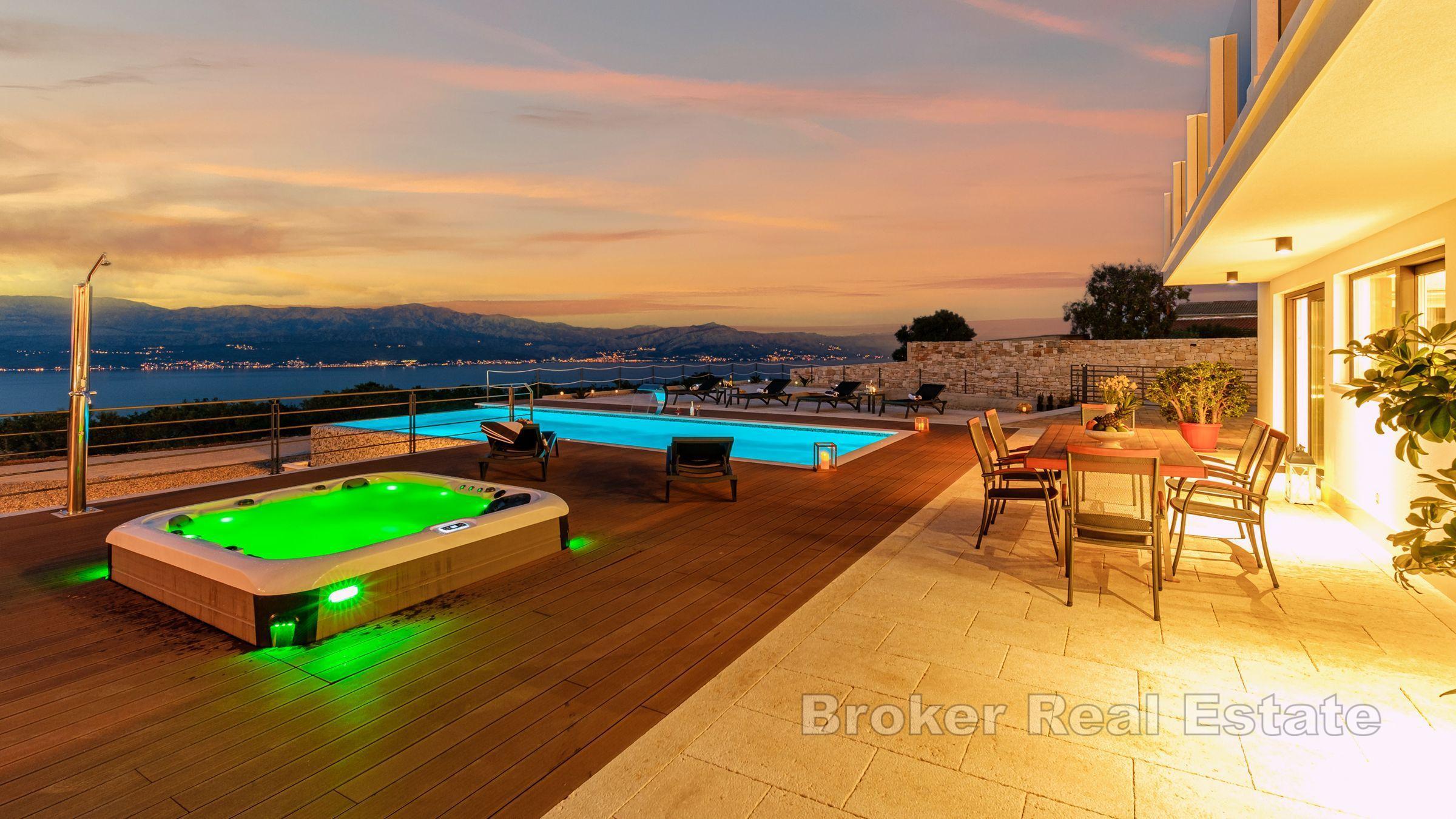 Уникальная вилла с бассейном