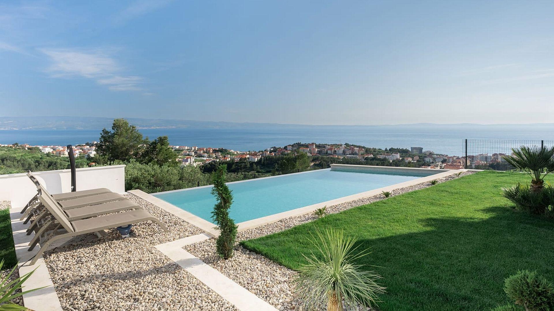 01-5310-30-Split-Area-Detached-house-with-panoramic-sea-view-for-sale