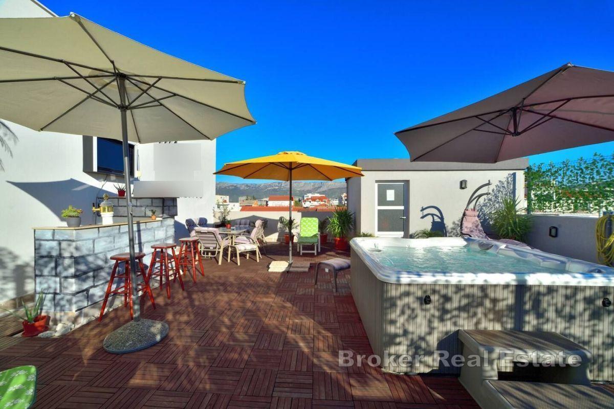 001-5312-30-Split-two-bedroom-apartment-in-a-great-location-for-rent