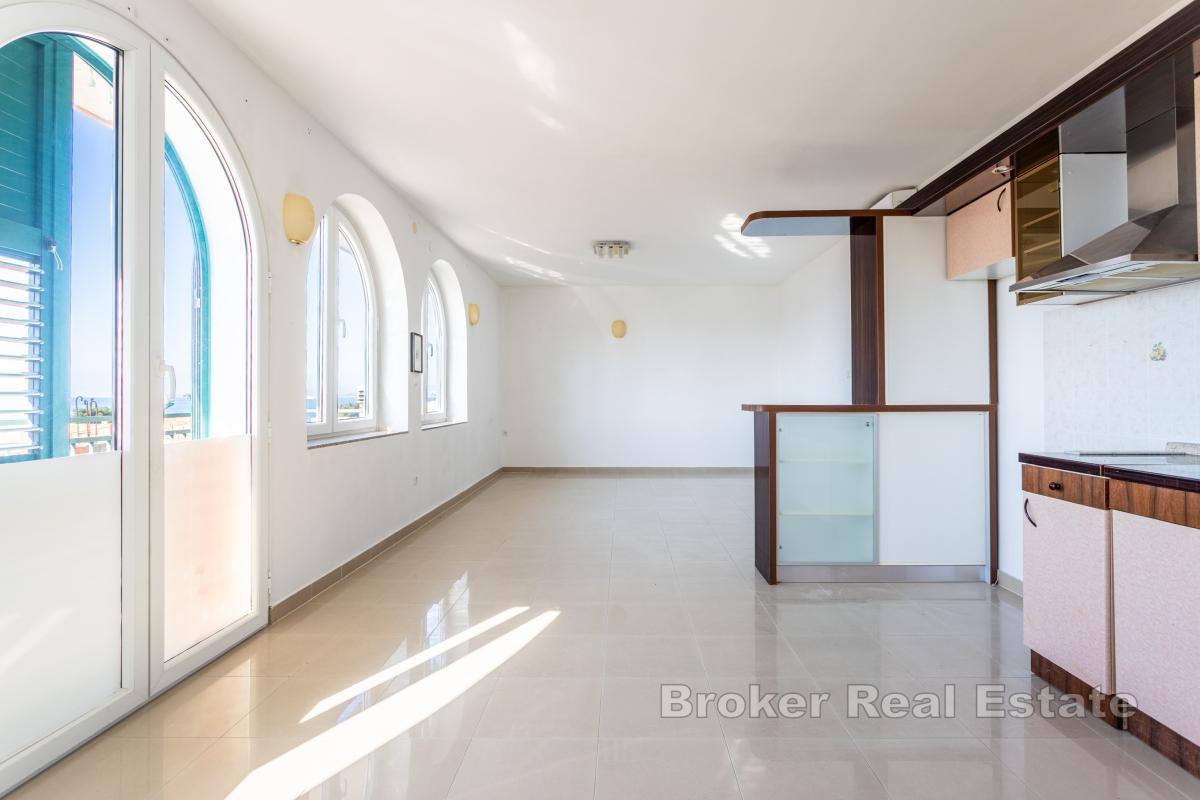 Mehrfamilienhaus in der Nähe des Meeres