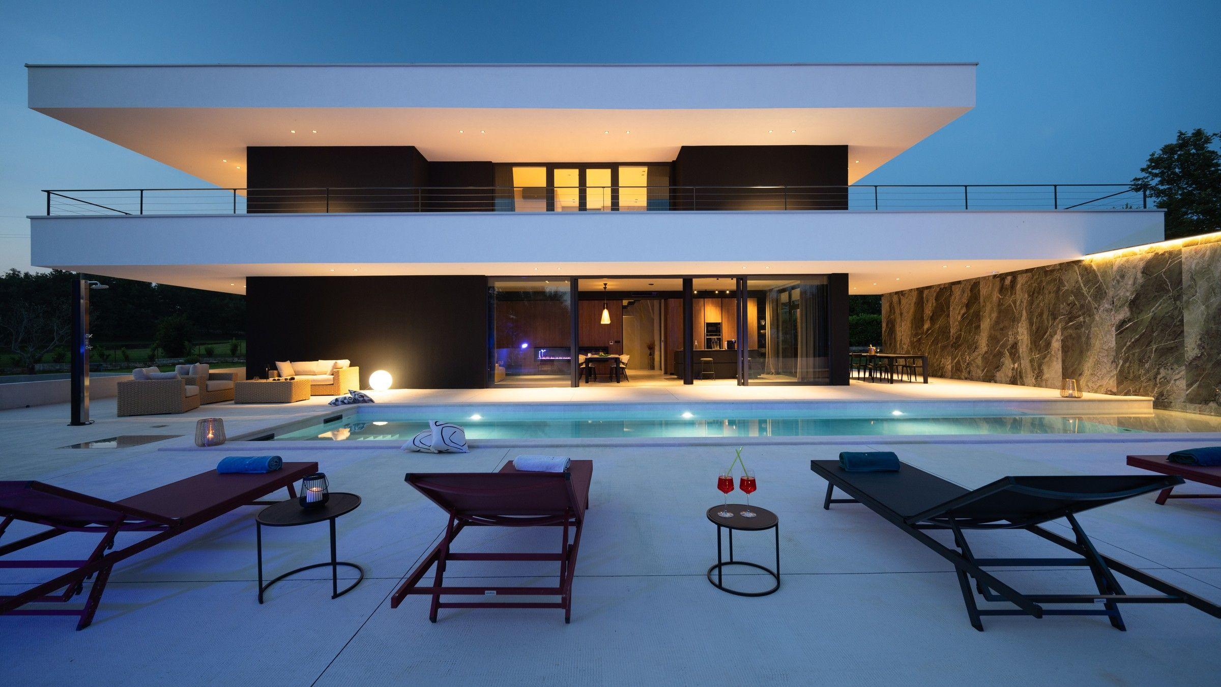 Villa dal design moderno in posizione tranquilla