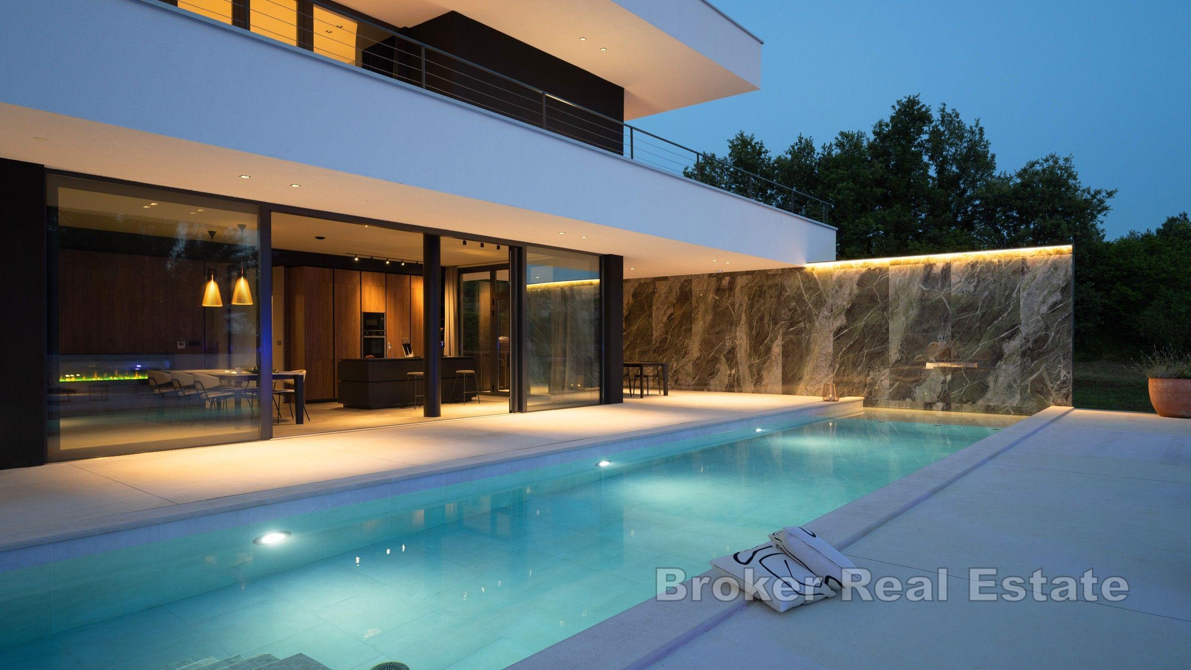 Villa dal design moderno in posizione tranquilla