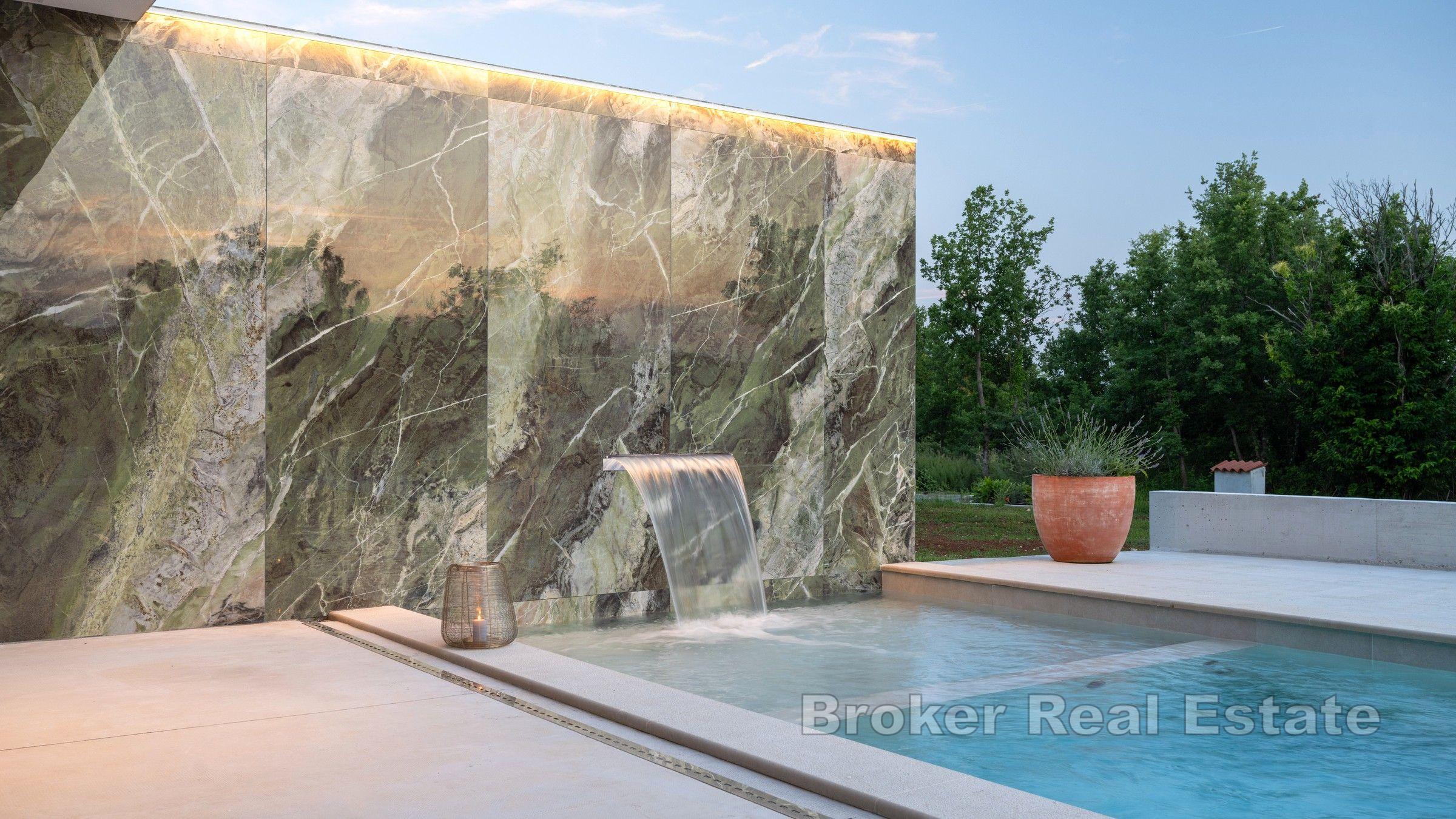Villa dal design moderno in posizione tranquilla