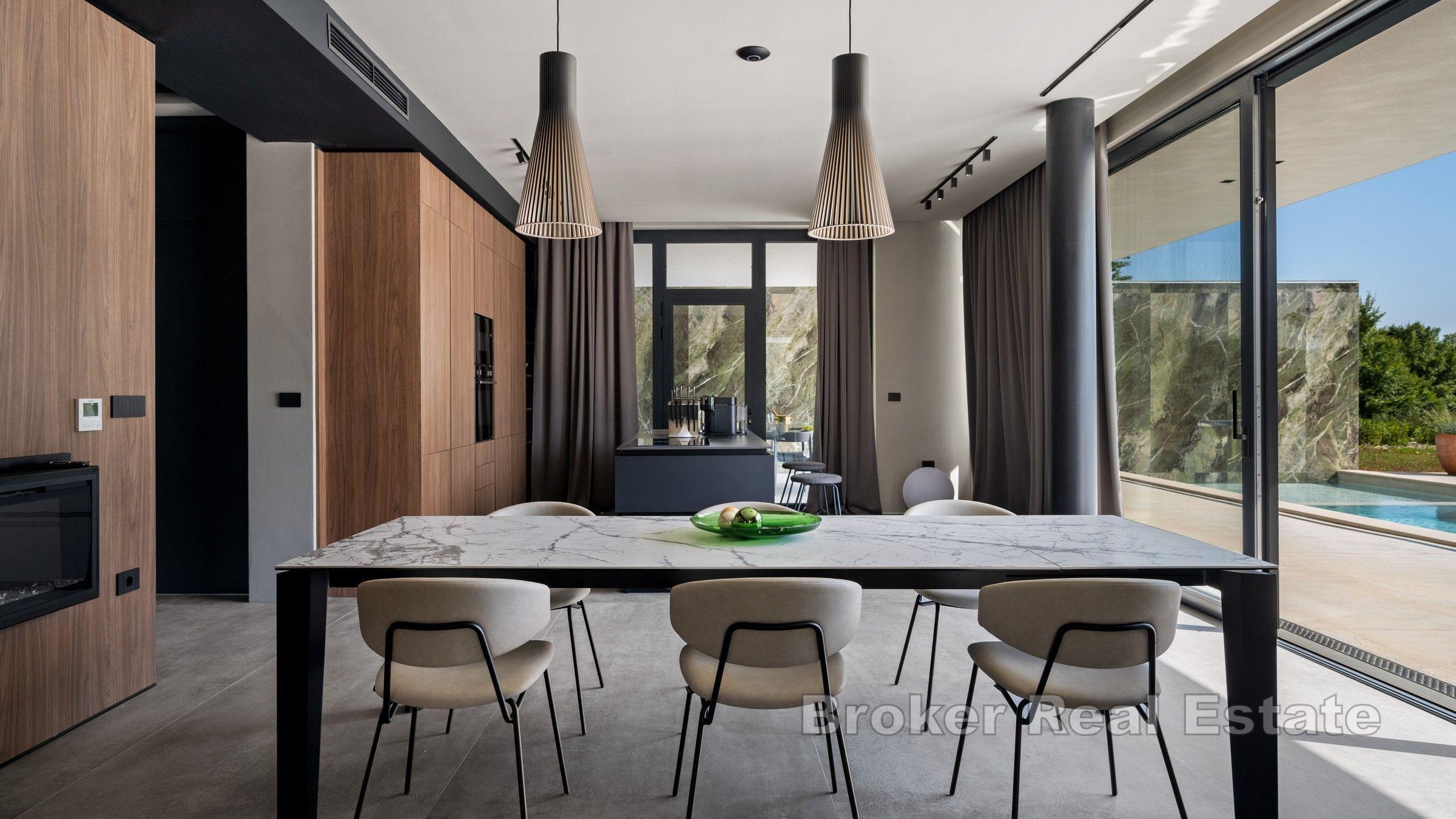 Villa de conception moderne dans un endroit calme