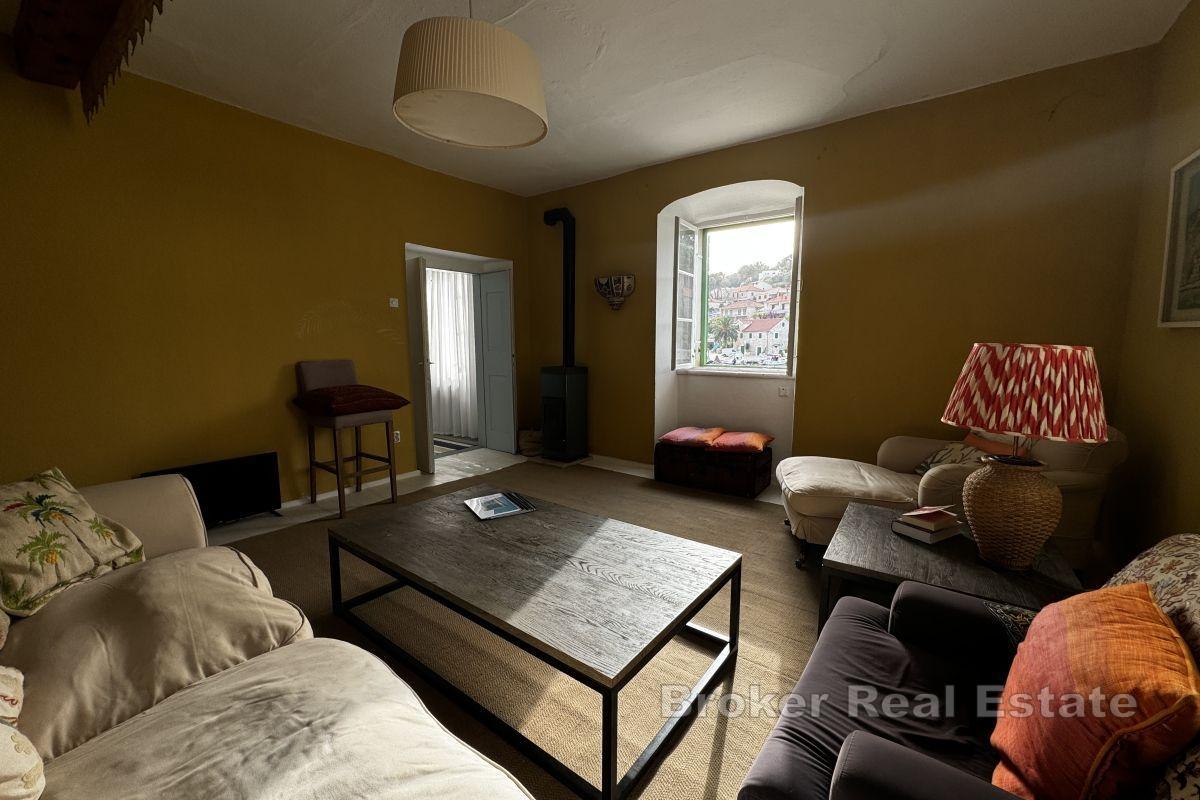 Unik eiendom første rad til sjøen