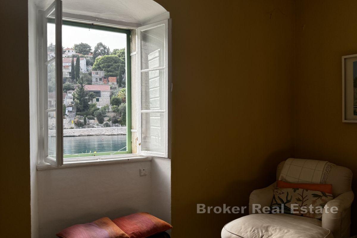 Unik eiendom første rad til sjøen