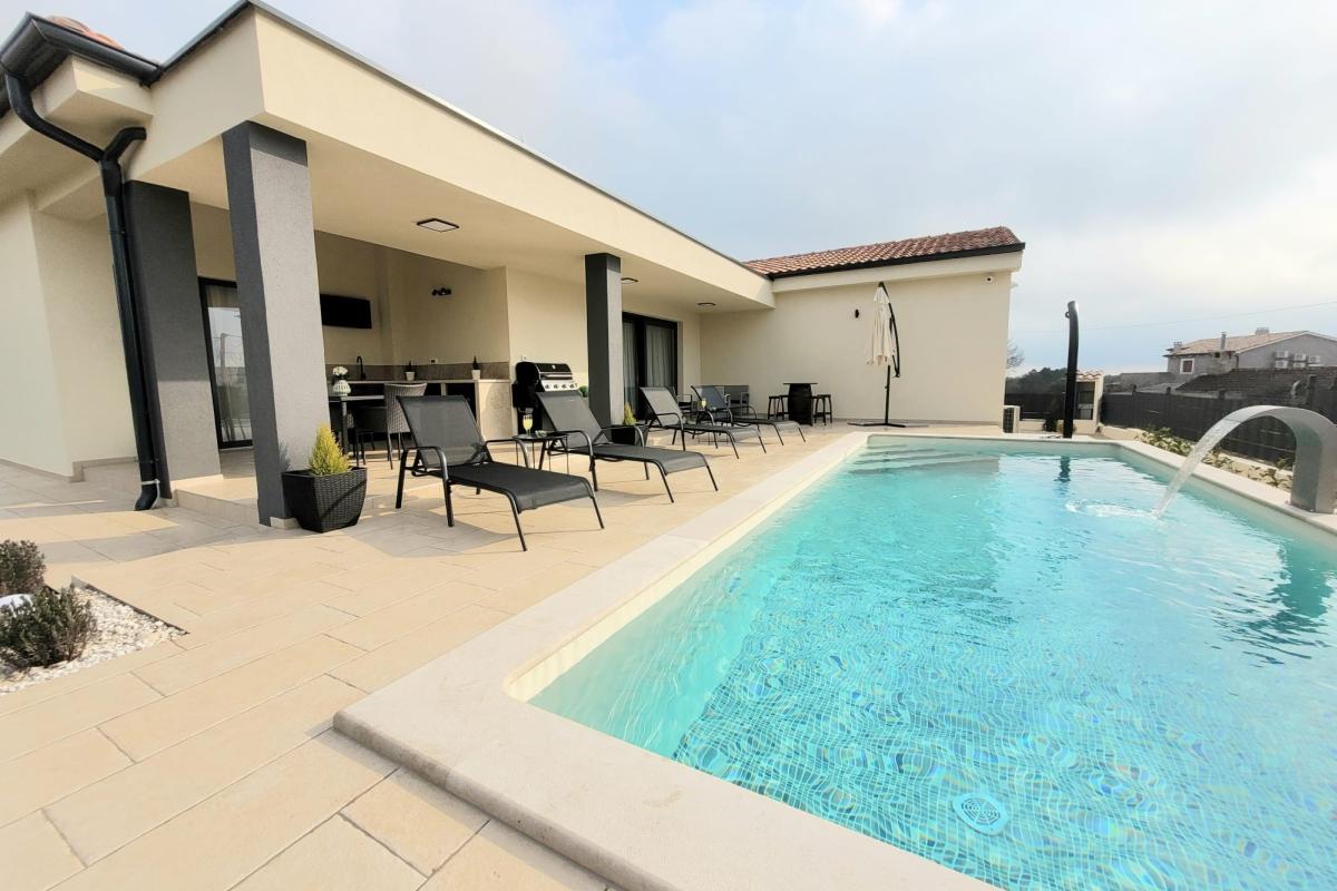 001-5332-30-Pula-Newly-built-Modern-house-with-swimmingpool-for-sale