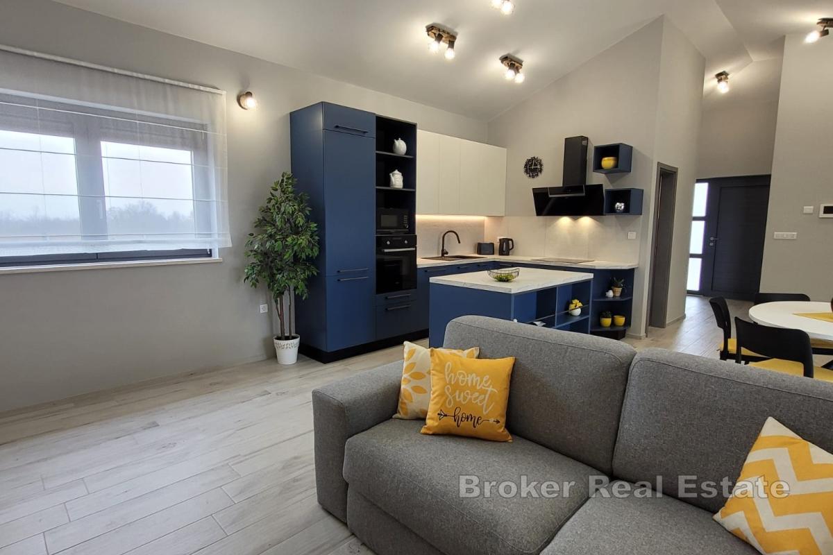 Nově postavený dům s bazénem v klidné obci