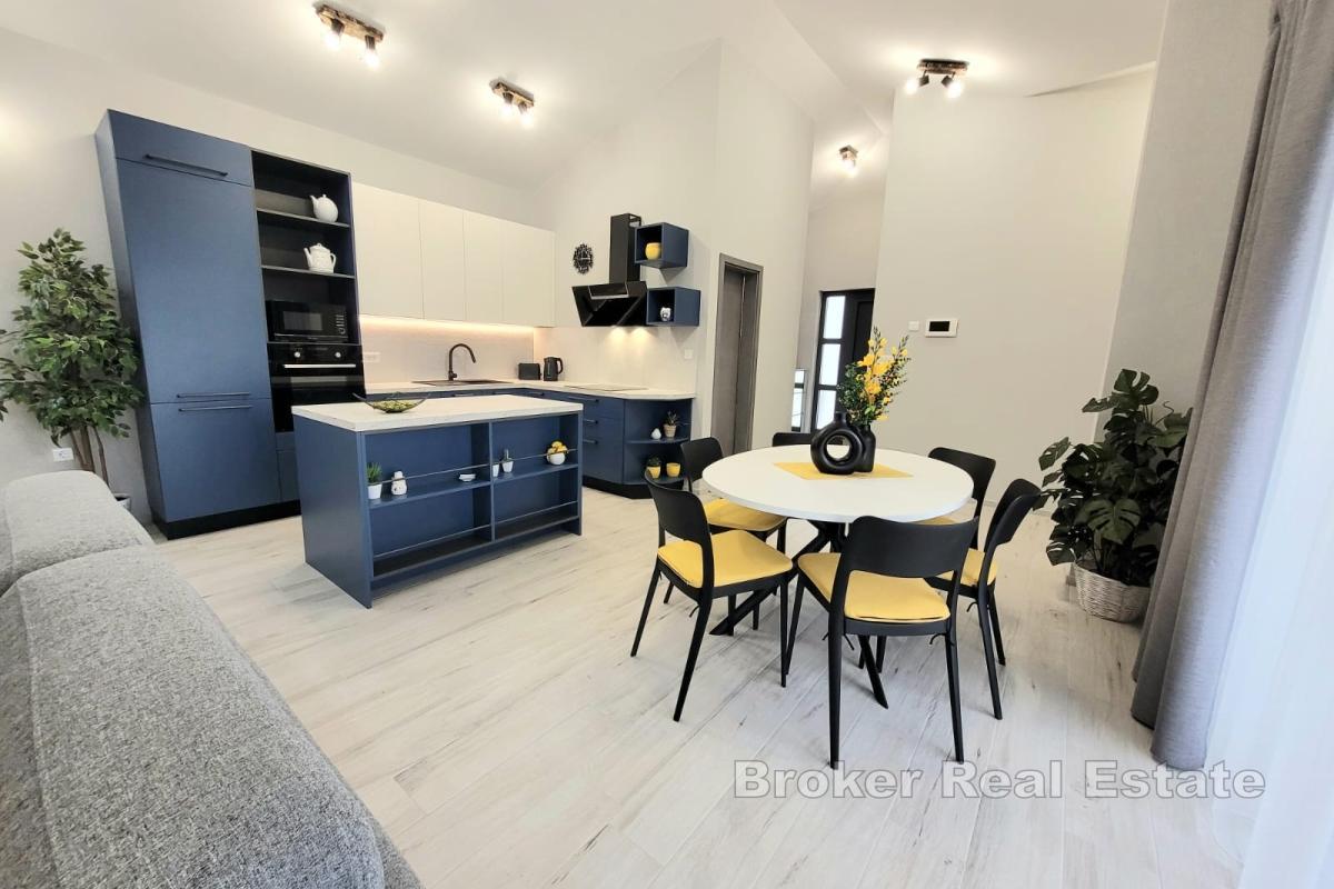 Nově postavený dům s bazénem v klidné obci