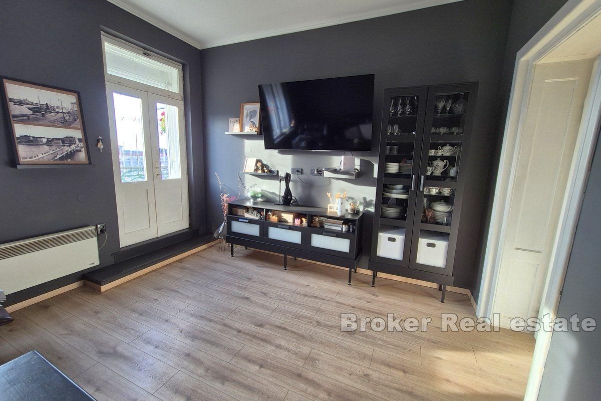 To-roms leilighet med vakker havutsikt