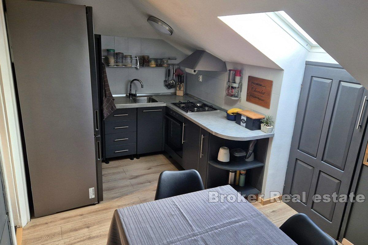 Dvosoban stan s prekrasnim pogledom na more