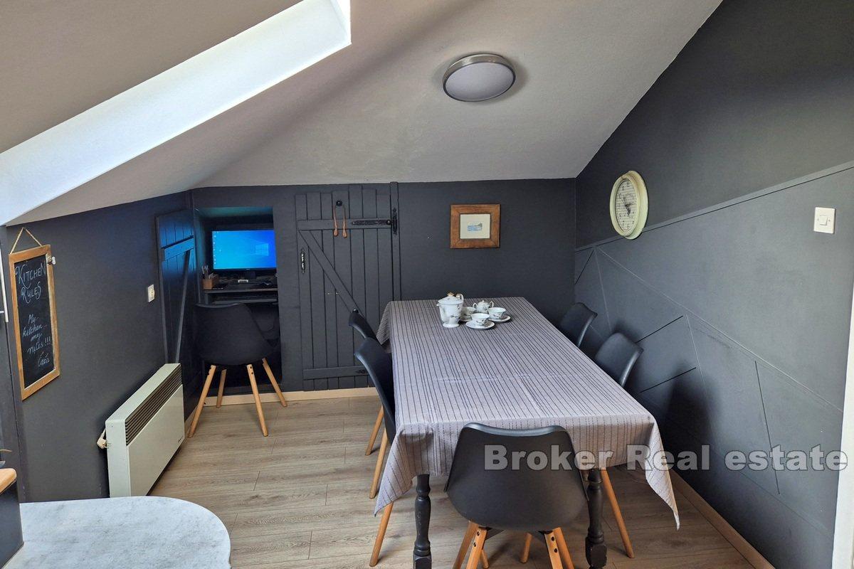 To-roms leilighet med vakker havutsikt