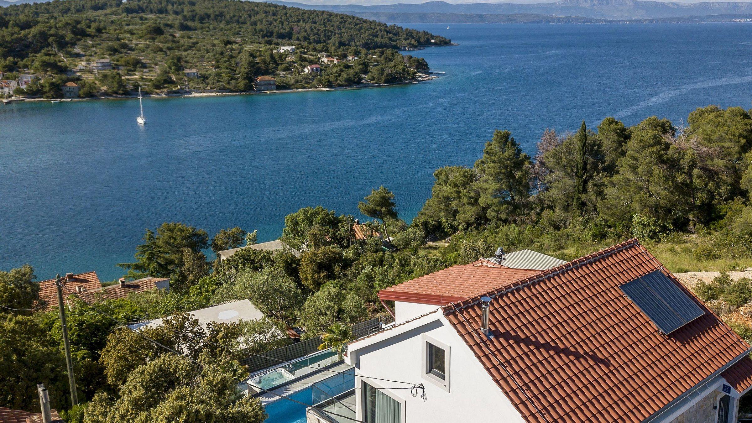 01-5334-30-Island-of-Solta-Modern-villa-with-a-sea-view-for-sale