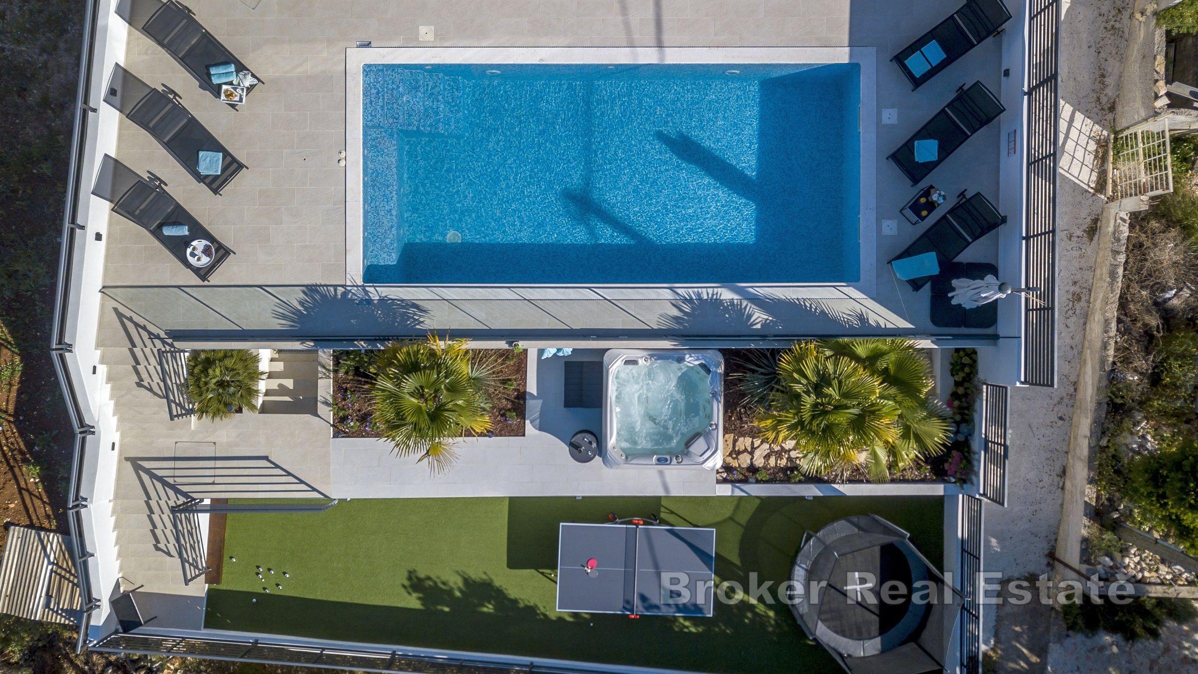 Villa moderne avec vue mer