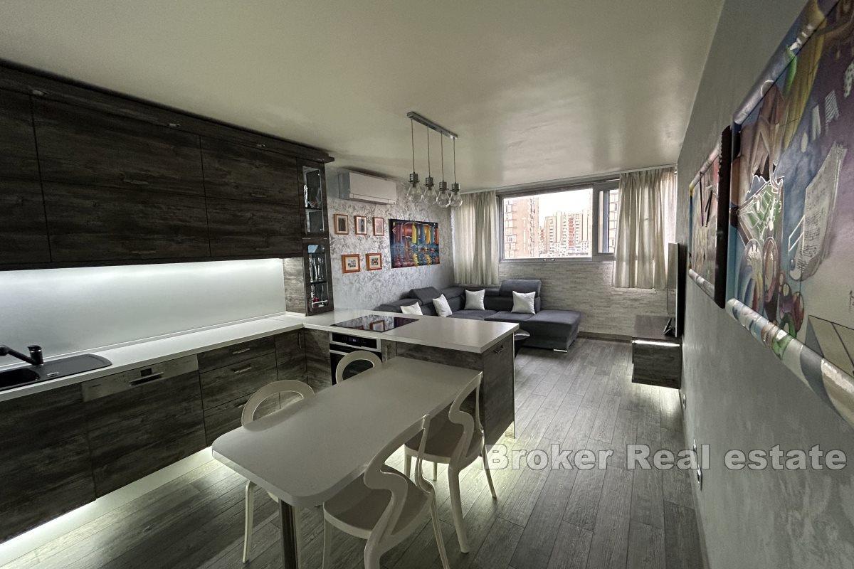 Two bedroom apartment in great location