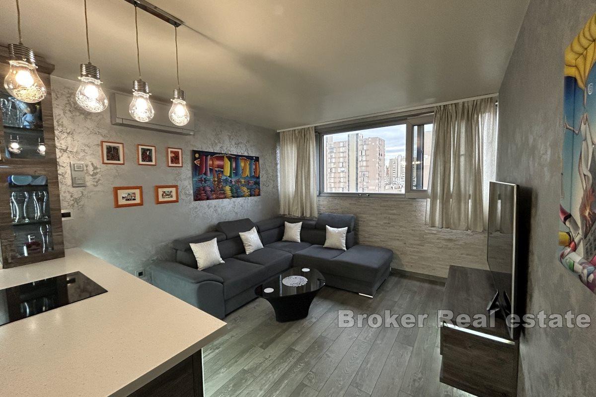 Two bedroom apartment in great location