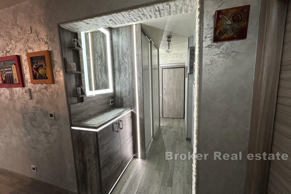 Two bedroom apartment in great location