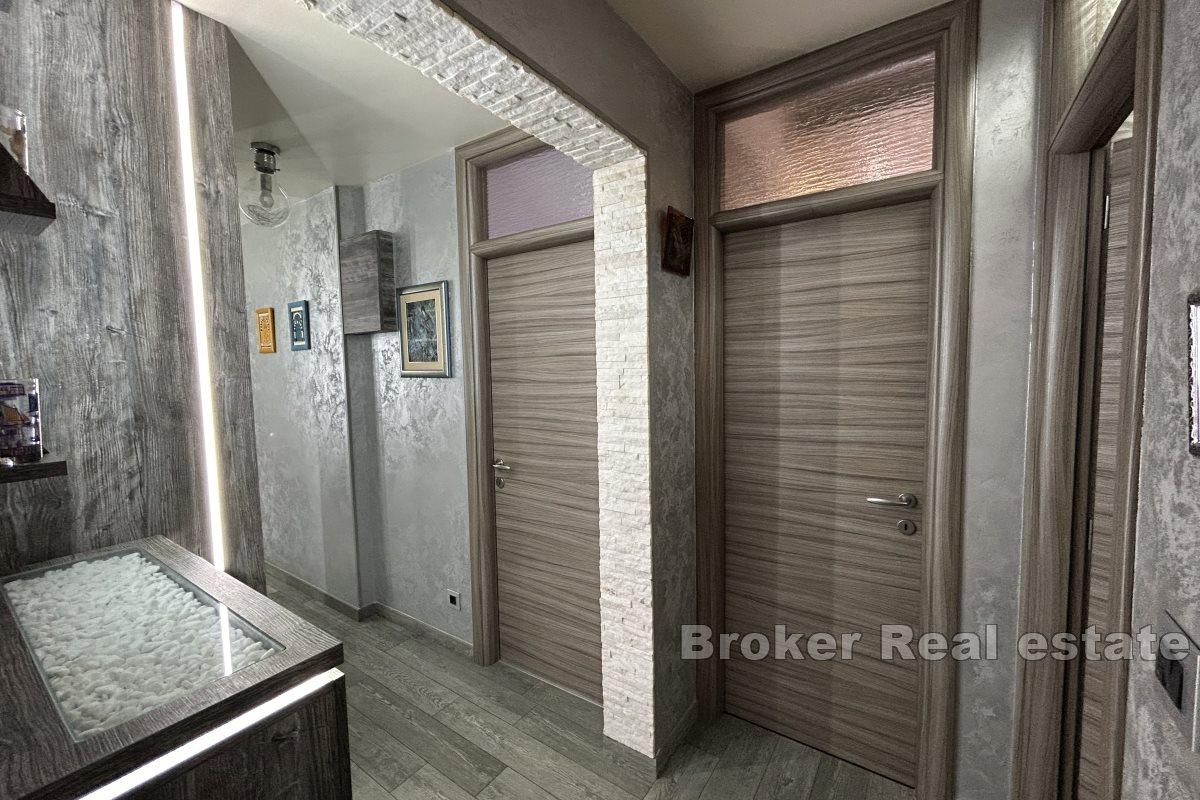 Two bedroom apartment in great location