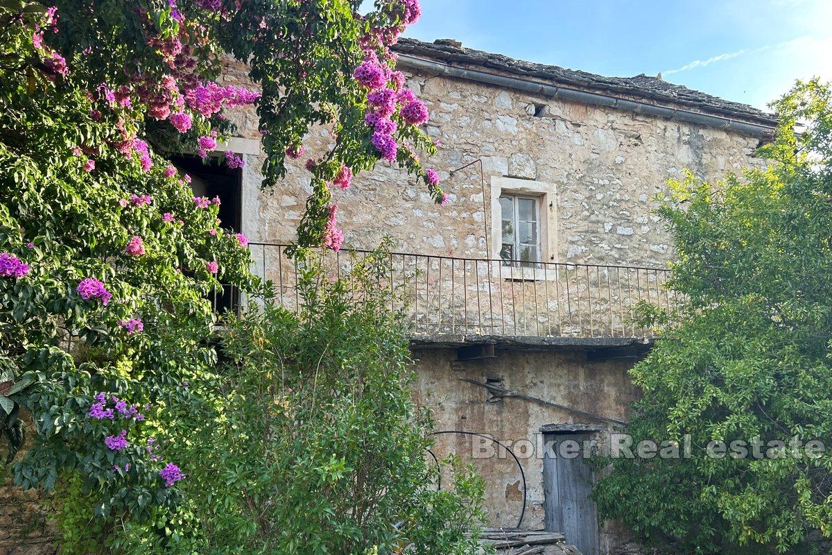 Stone house in a great location