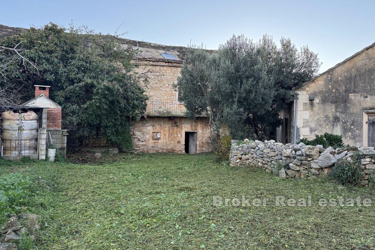 Stone house in a great location