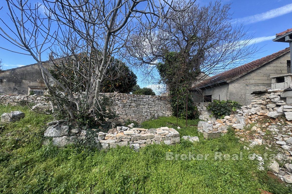 Stone house in a great location