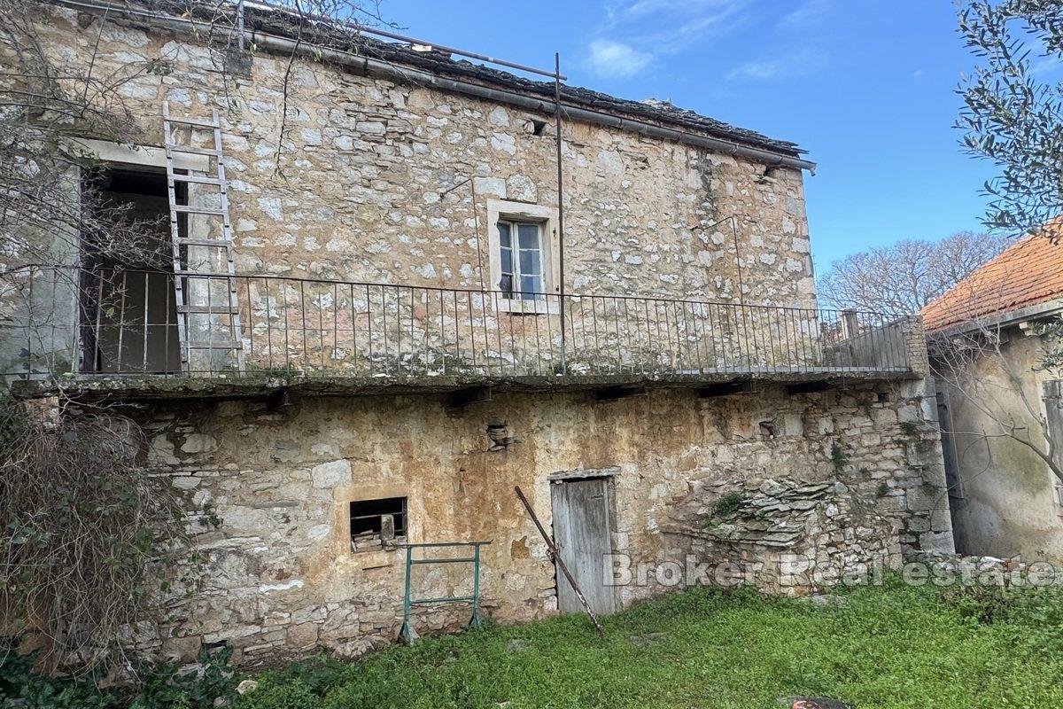 Stone house in a great location