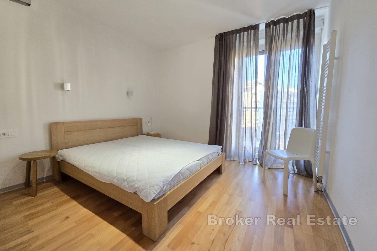 Appartamento con tre camere da letto e vista mare aperta