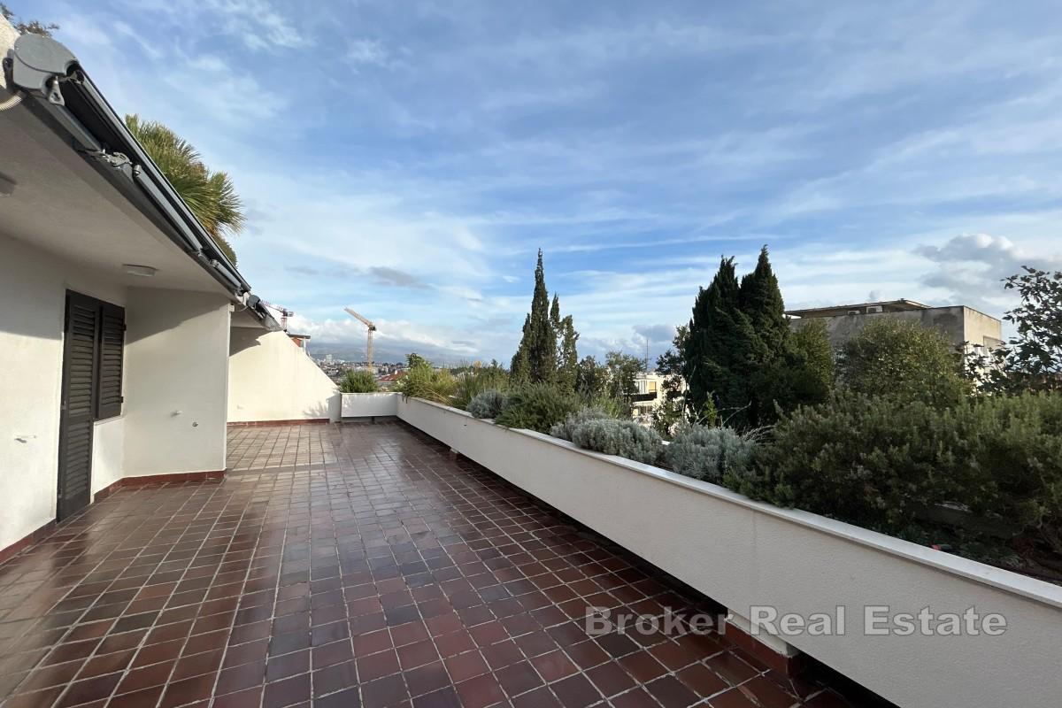 Prostran trosoban stan na Mejama